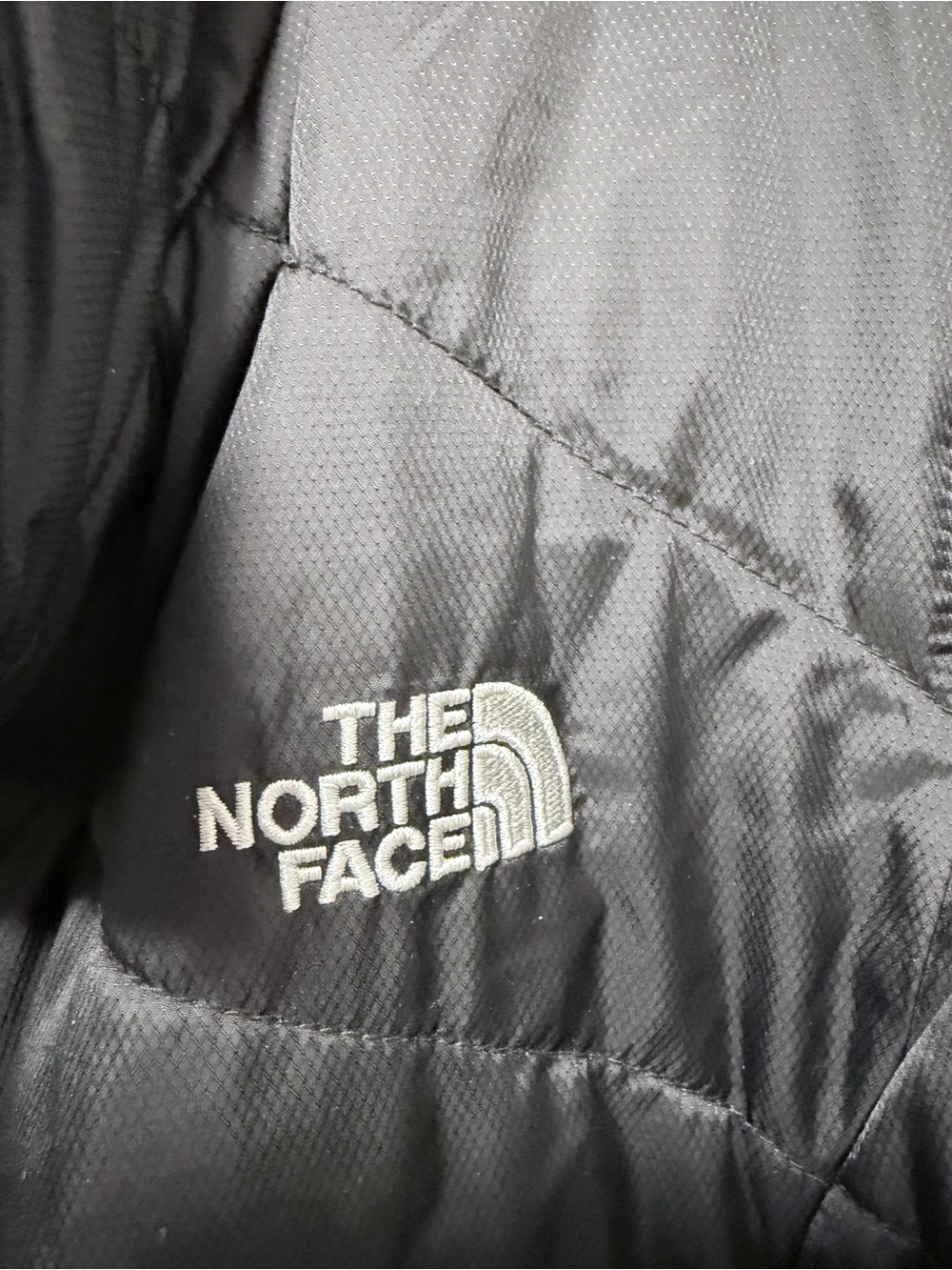 The North Face Women's reversible Black Quilted Vest - Picture 6 of 12